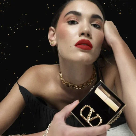 Limited Edition Valentino Go-Clutch Highlighter And Mini Lipstick | 111 - Picture 7 of 7